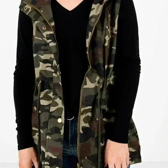 Zenana Outfitters Vest Women Medium Camouflage Hooded EUC - Picture 2 of 14